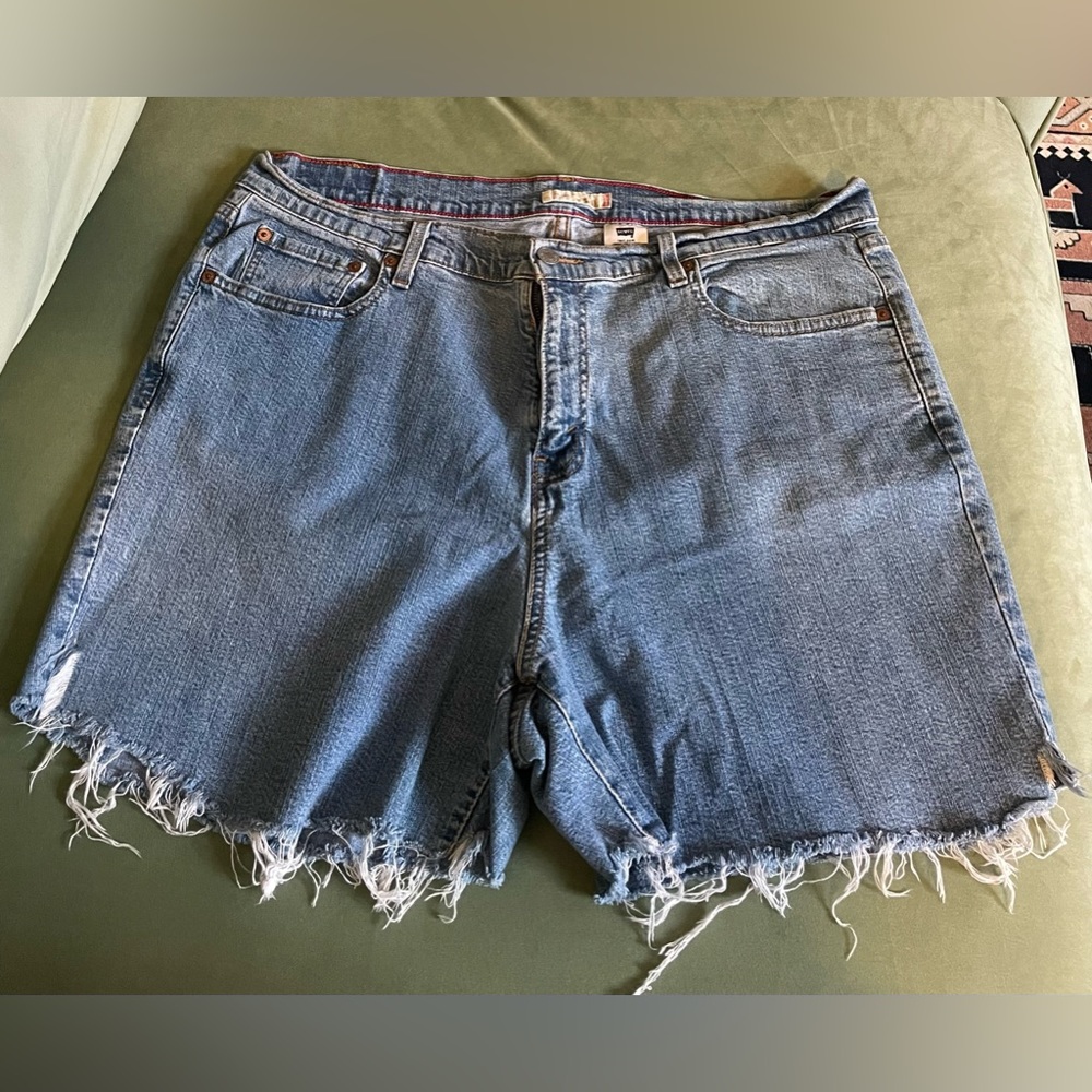 Levi’s cut off shorts